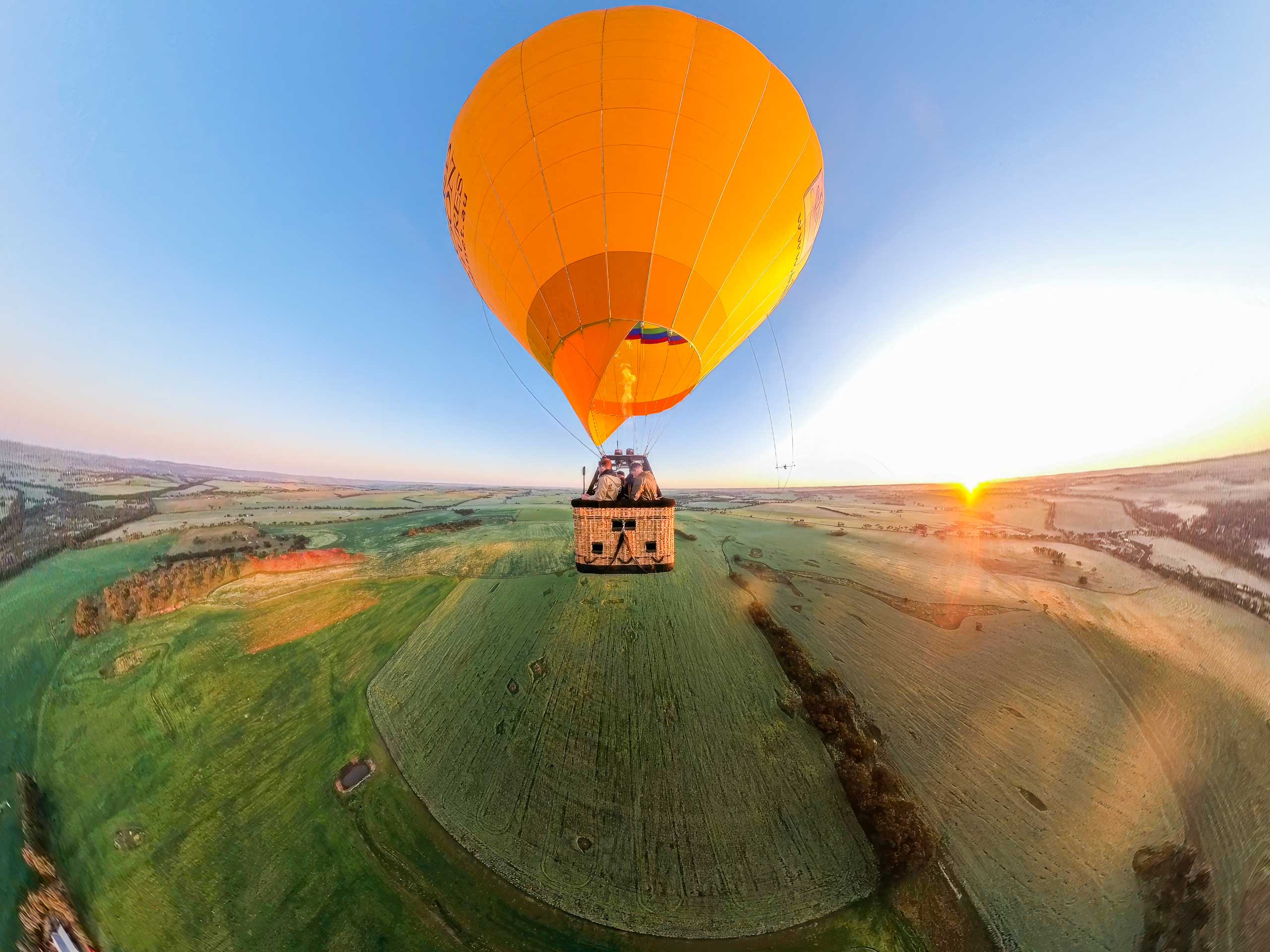 virtual reality VR 360 video production - fish eye hot air balloon photo